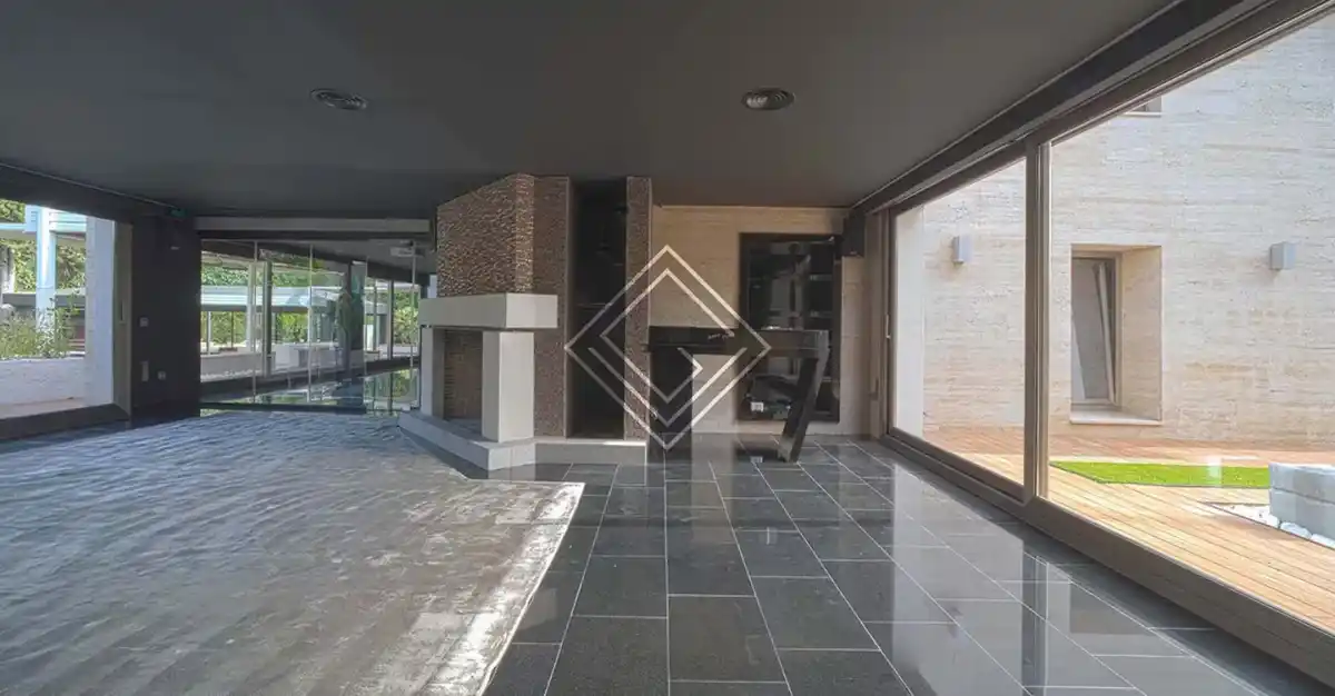 Piscina, jacuzzi y un patio gigante: la multimillonaria mansión que Kylian Mbappé compraría en Madrid