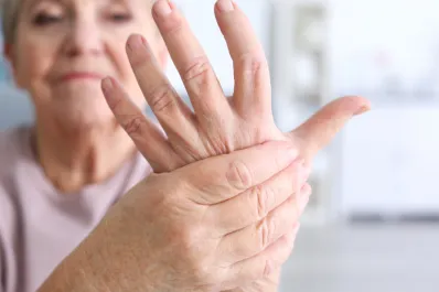 Artritis y frío: por qué duelen más las articulaciones en personas mayores