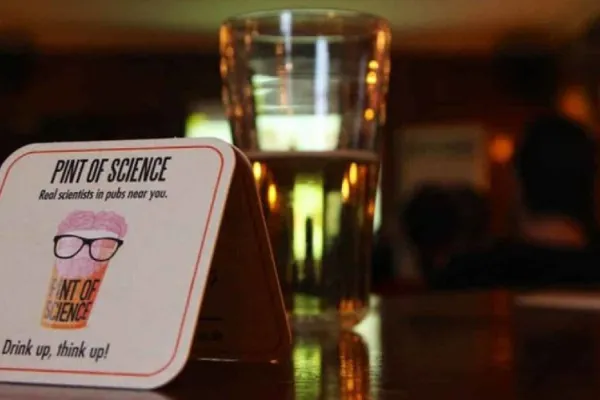 Dame una “pinta” y mucha ciencia: llega a Tucumán Pint of Science, el evento de divulgación científica más grande del mundo