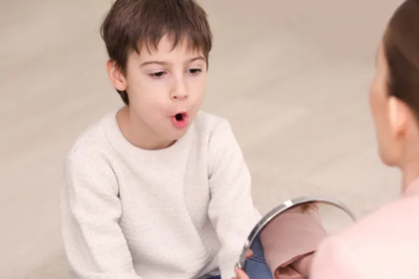 Cómo saber cuándo llevar a un niño al fonoaudiólogo por un trastorno del lenguaje