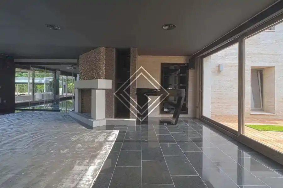 Piscina, jacuzzi y un patio gigante: la multimillonaria mansión que Kylian Mbappé compraría en Madrid