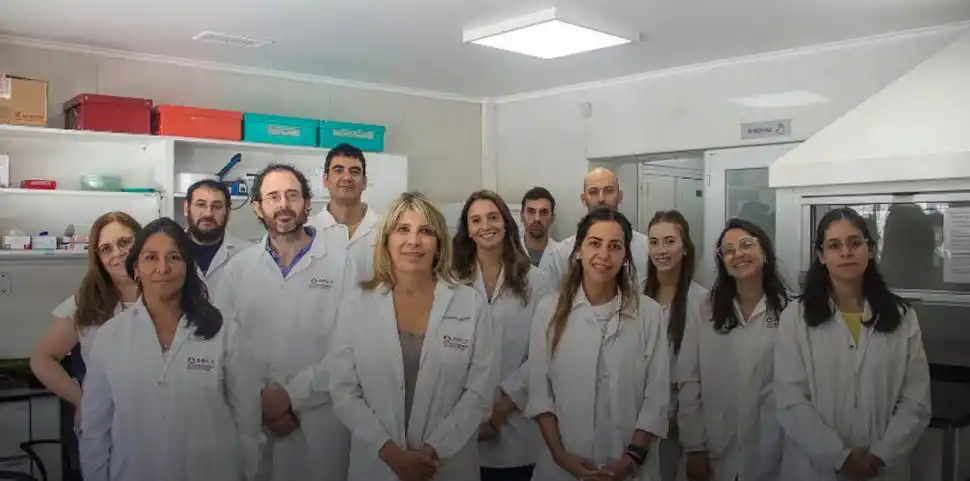 IMPULSORA. Rosana Chehín junto a sus colaboradores y alumnos.