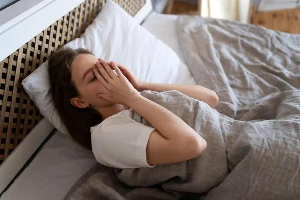 El estrés y la ansiedad se encuentran entre las causas que generan dificultades para conciliar el sueño