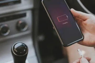 Cargadores genéricos vs. originales: ¿afectan la batería del celular?