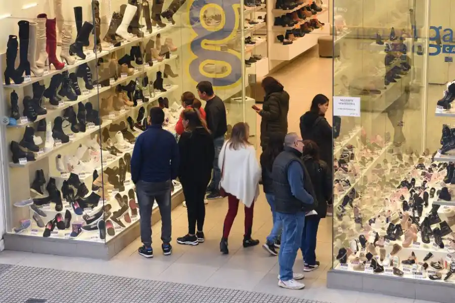 ¿Qué opinan los tucumanos que no pararon?