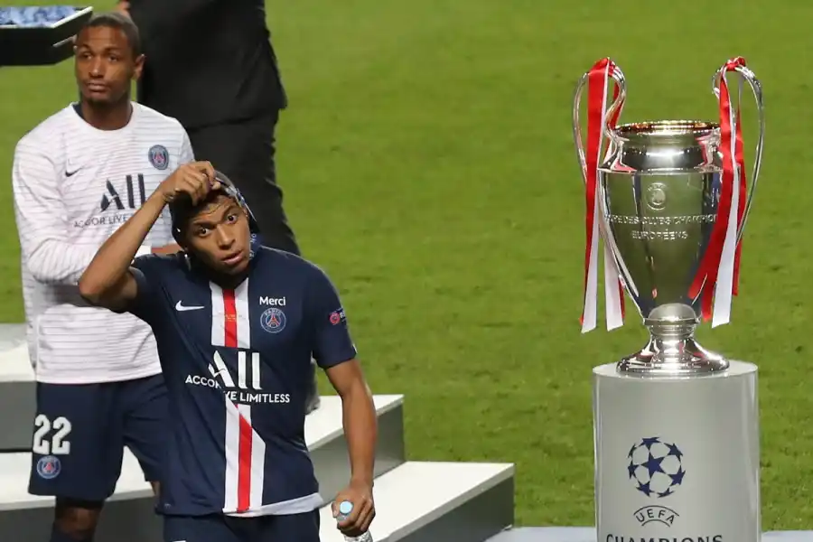 NO LO PUEDE CREER. Mbappé perdió la final de la Champions 2021, en manos de Bayern Munich. 