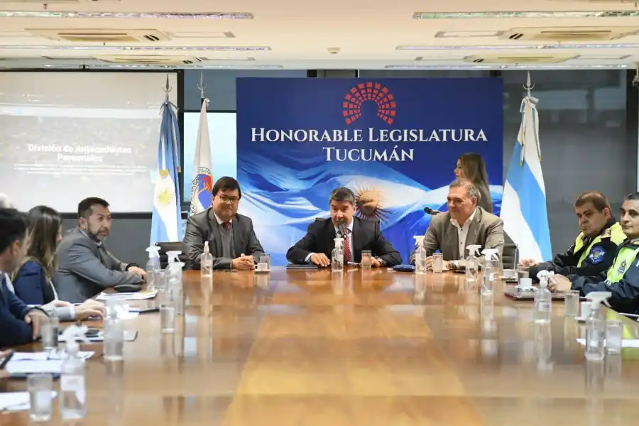 REUNIÓN EN LA LEGISLATURA. Foto de Prensa HLT