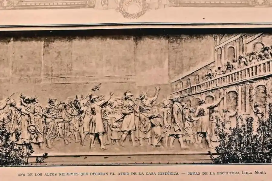 LOS BAJORRELIEVES. La obra de la escultora Lola Mora fue encargada para jerarquizar el predio y se inauguró en los actos del 24 de septiembre de 1904.