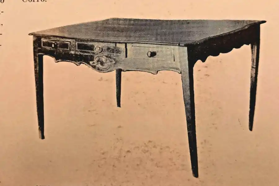 MUEBLE DONADO. En el escritorio cedido por la familia Aráoz se firmó la Independencia.