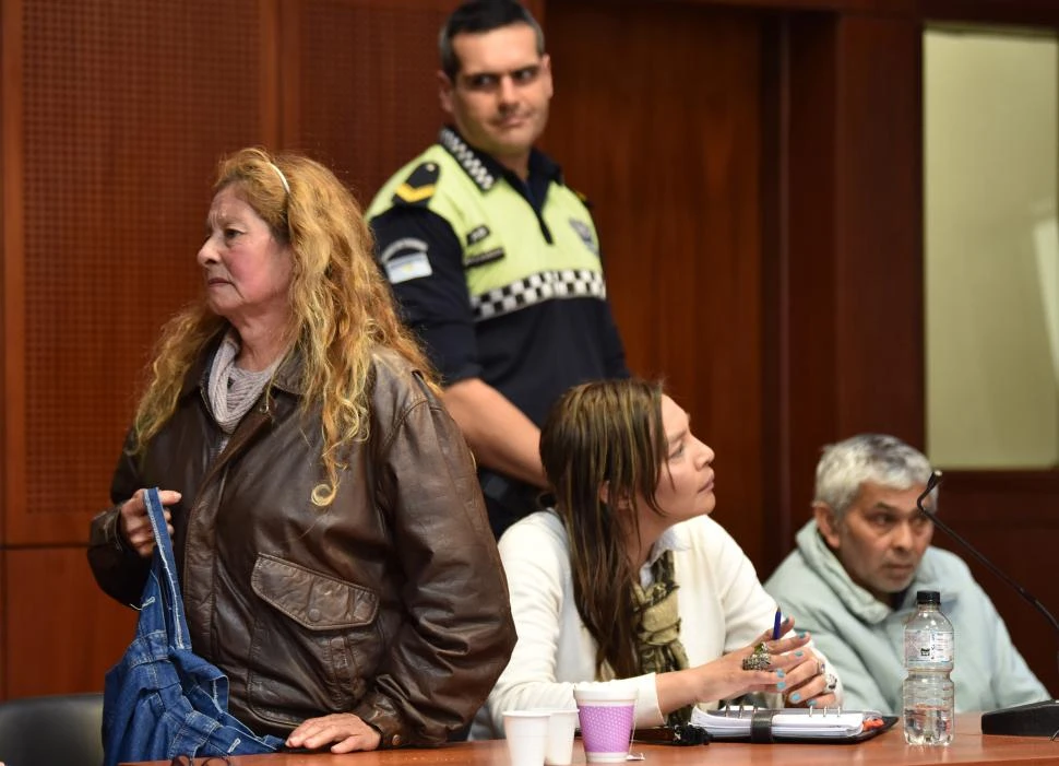 IMPUTADOS. Luisa Trejo (de pie en la foto) y Jorge Moyano habían sido condenados a perpetua en julio de 2023. LA GACETA / FOTO DE INÉS QUINTEROS ORIO