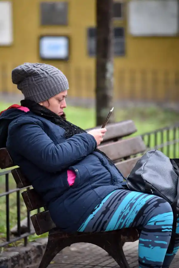 PROTEGIDA. Descansar en la plaza viene bien, pero por pocos minutos.