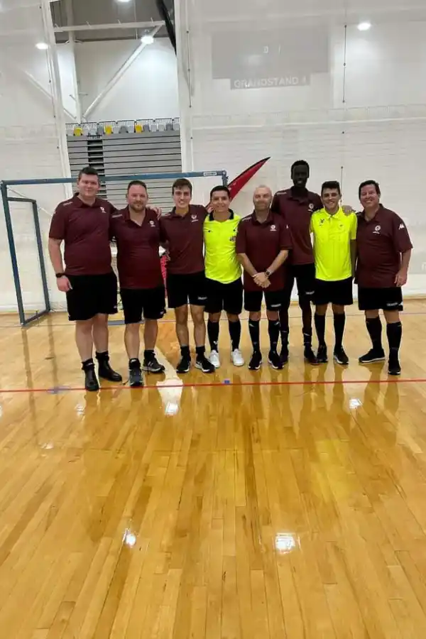 INTERNACIONAL. Véliz junto al plantel de Irán en la Internacional Cup (Gold Coast/Queensland).