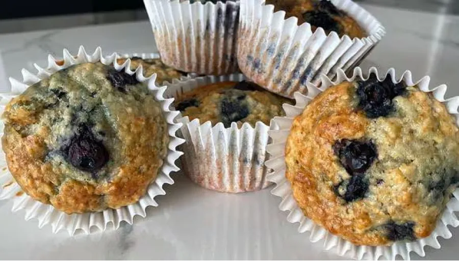 Cómo preparar muffins de avena y arándanos, una receta super nutritiva e ideal para el otoño