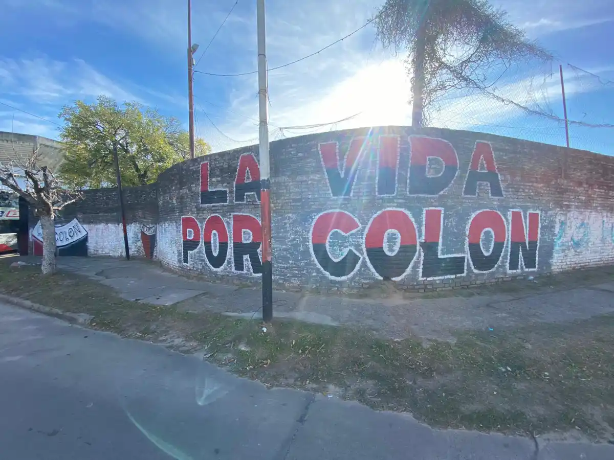 60 años de un apodo histórico: ¿Por qué la cancha de Colón de Santa Fe es conocida como el “Cementerio de los Elefantes”