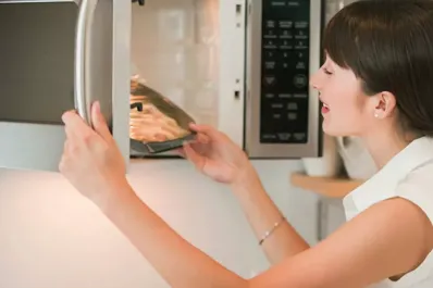 ¿Qué pasa en tu cuerpo cuando recalentás los alimentos? Riesgos que pocos conocen