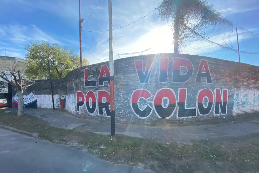 60 años de un apodo histórico: ¿Por qué la cancha de Colón de Santa Fe es conocida como el “Cementerio de los Elefantes”