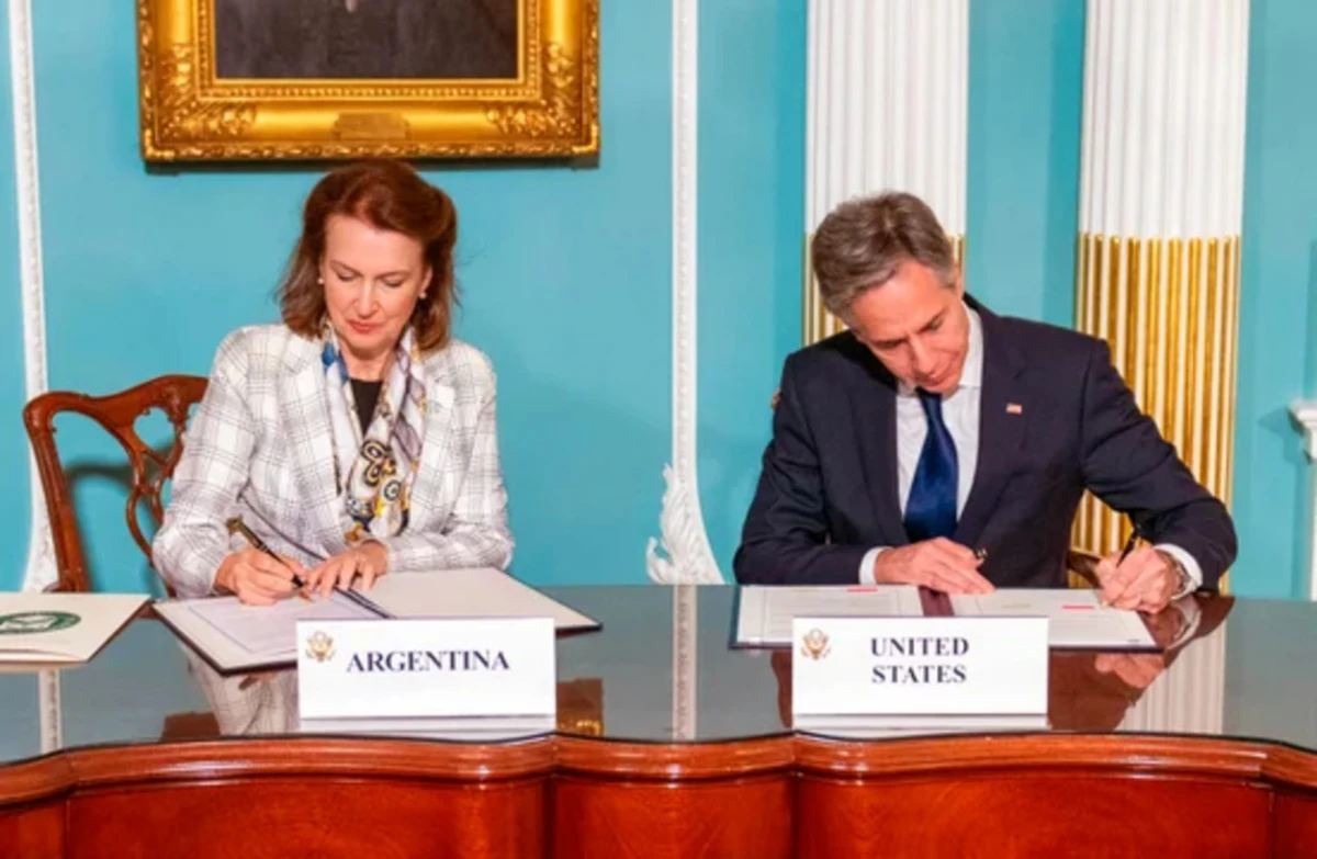 La canciller Mondino firmó un acuerdo de alianza estratégica con Estados Unidos