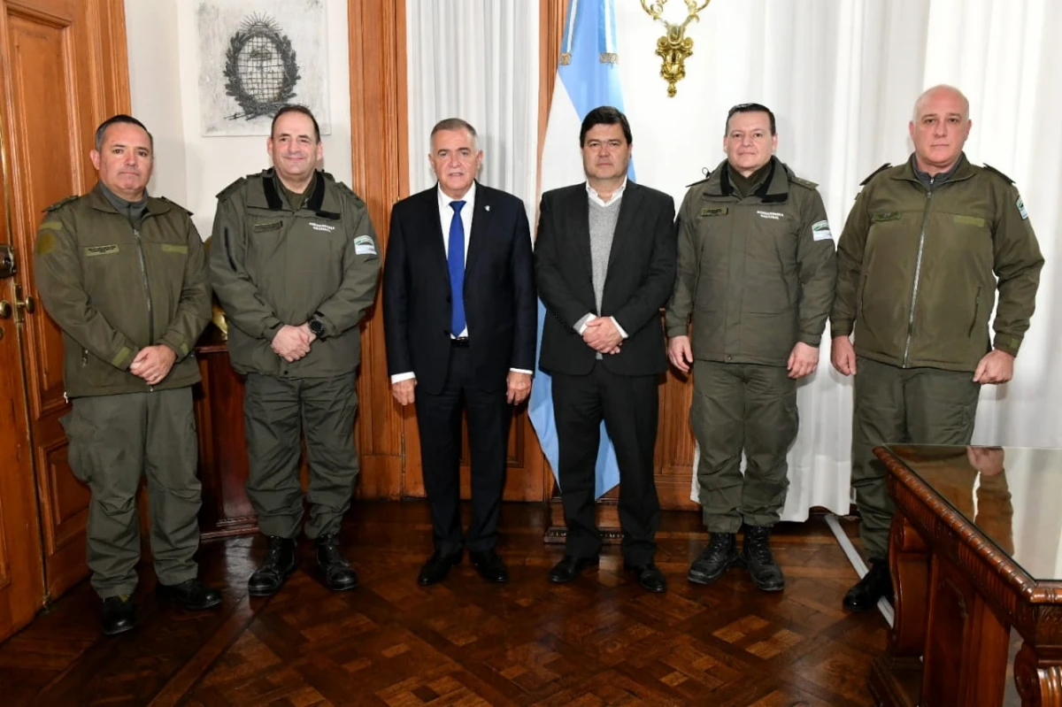 Reunión de Jaldo con la cúpula de Gendarmería en la región. FOTO COMUNICACIÓN PÚBLICA