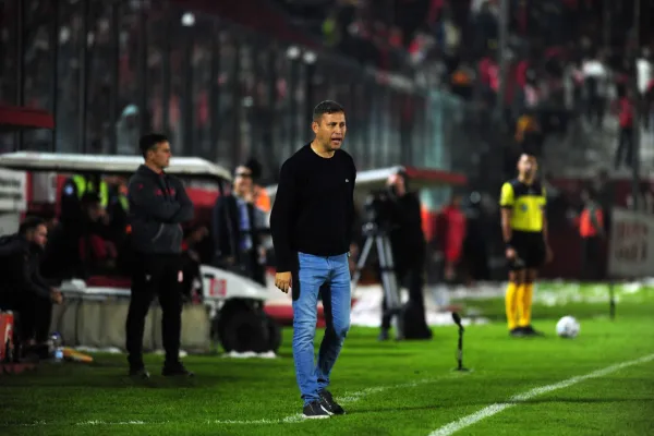 Los referentes de San Martín de Tucumán bancaron a Diego Flores y deben refrendarlo en la cancha