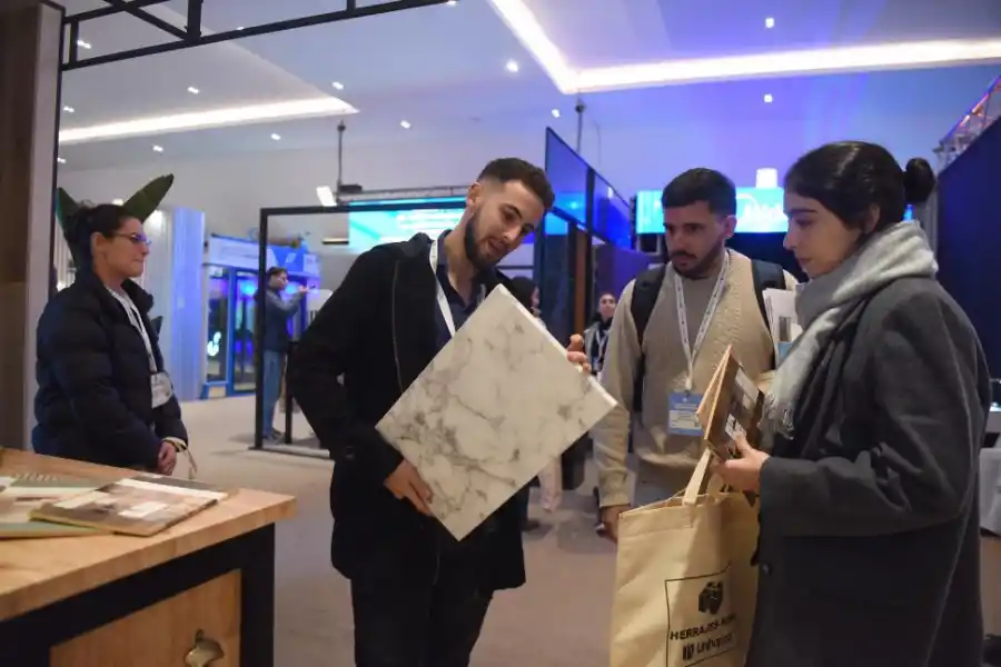 INTERESADOS. Las explicaciones llegaron con adivinanzas y premios.