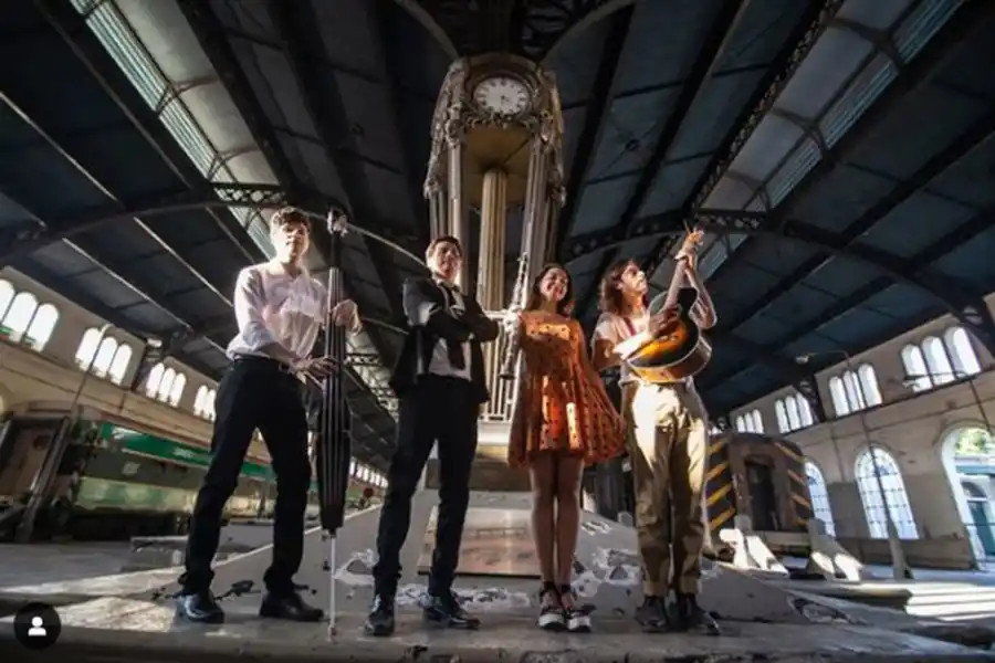 EL CLUB DE MORA. El grupo recupera grandes clásicos del jazz gitano.