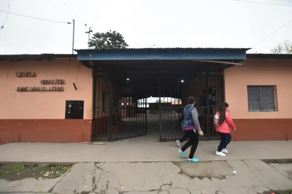 El frío pega fuerte en las aulas deterioradas del sur de Tucumán