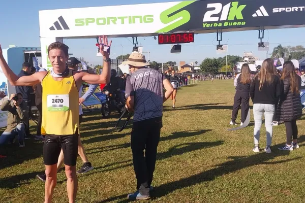 El santiagueño Felipe Neri Chávez es el ganador de la carrera 21K Yerba Buena por Sporting