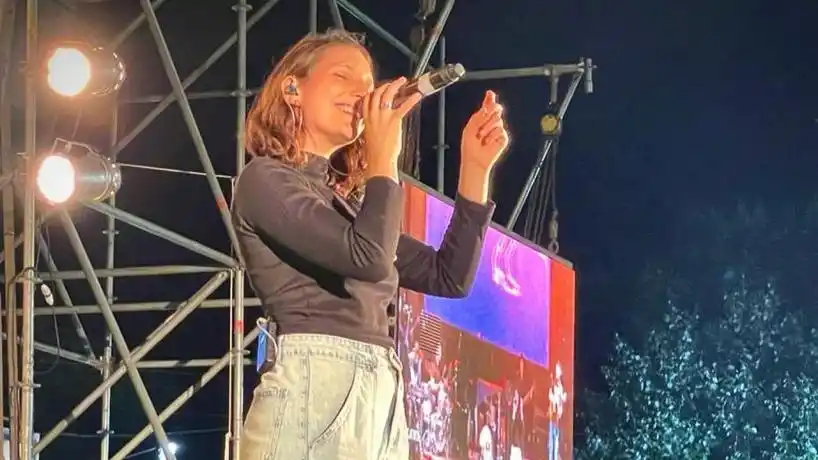 SOFÍA SALOMÓN. La juventud de la cantante trasciende en sus temas.