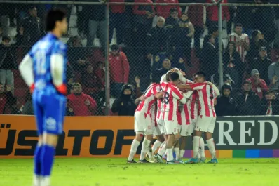 San Martín de Tucumán le ganó a Patronato gracias a dos pelotas paradas: ¿Qué cambió en el esquema de Diego Flores?