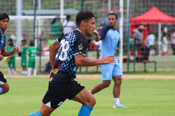 Hizo infantiles en Atlético Tucumán, debutó en Primera en San Martín y, con 21 años, juega en el ascenso de Bolivia
