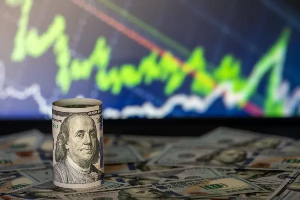 El dólar blue, sin techo: aumentó $50 y superó la barrera de los $1.200