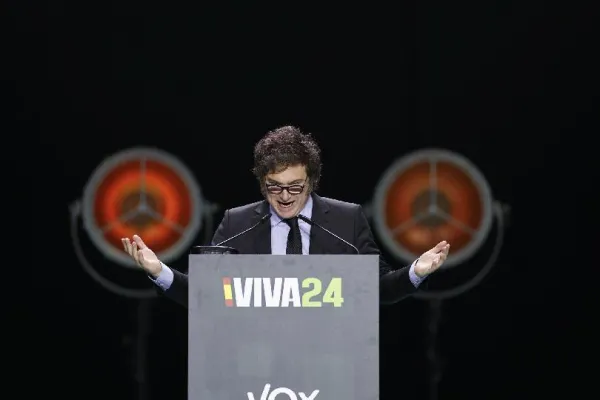 Milei volvió a arremeter contra el presidente de España: “Ya lo tengo match point a Pedrito”