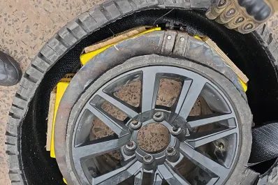 Encontraron más de 50 kilos de cocaína dentro de las ruedas de una camioneta