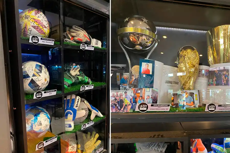 GRAN VARIEDAD. En el bar santafesino de Nepote, se puede observar desde botines hasta réplicas de trofeos. Foto de Gonzalo Cabrera Terrazas.