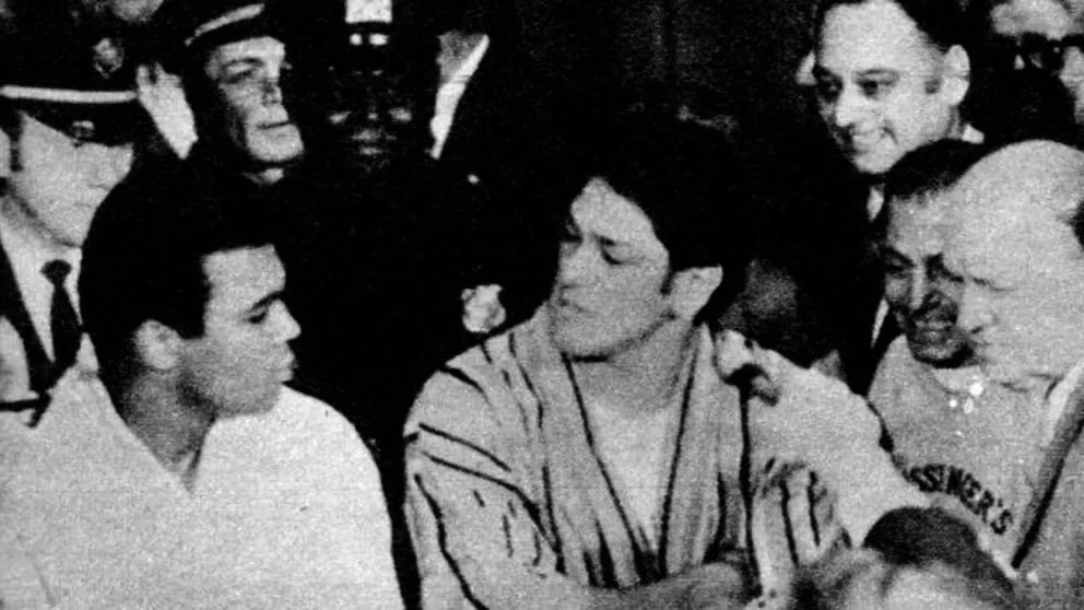 COMBATE HISTÓRICO. Villafañe presenció el combate entre Bonavena y Muhammad Alí en el Madison Square Garden en diciembre de 1970. “Encontré a ‘Ringo’ llorando en el ring”, contaba el médico. 