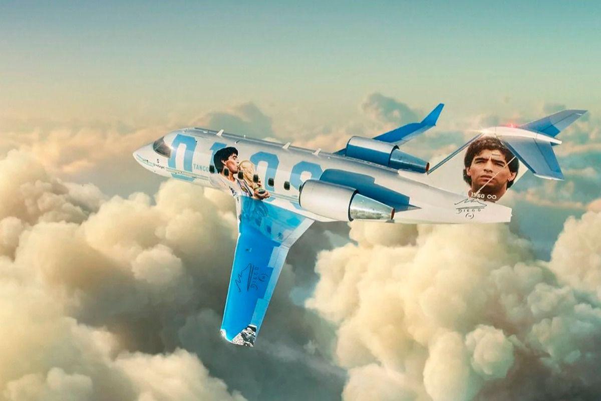 RECUERDO. El avión en homenaje a Diego Armando Maradona tuvo distintas actividades para los apasionados por el fútbol.