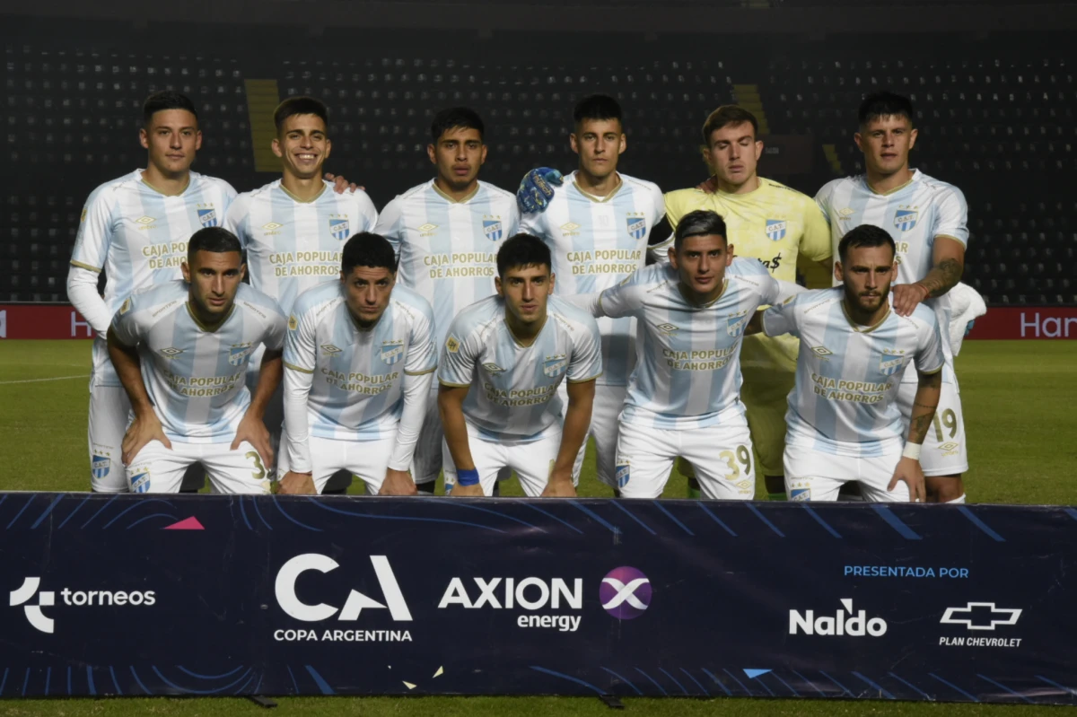 VARIOS CAMBIOS. Facundo Sava sorprendió con el 