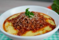 La mejor receta de polenta cremosa para pasar los días de frío