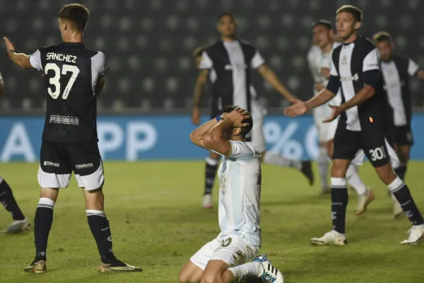 Ni con la suerte de su lado: Atlético Tucumán desaprovechó la ayuda divina y quedó eliminado de la Copa Argentina