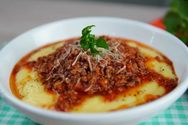 La mejor receta de polenta cremosa para pasar los días de frío