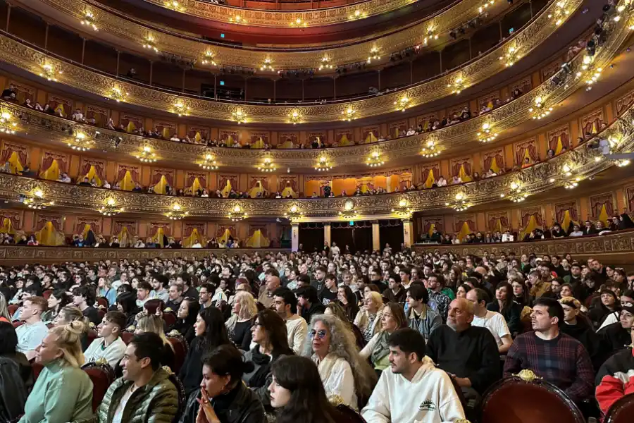 La sala se llenó de seguidores del stream y de Spinetta. OLGA