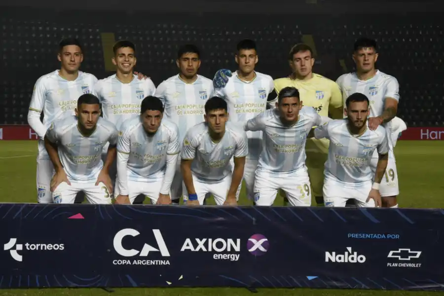 VARIOS CAMBIOS. Facundo Sava sorprendió con el 