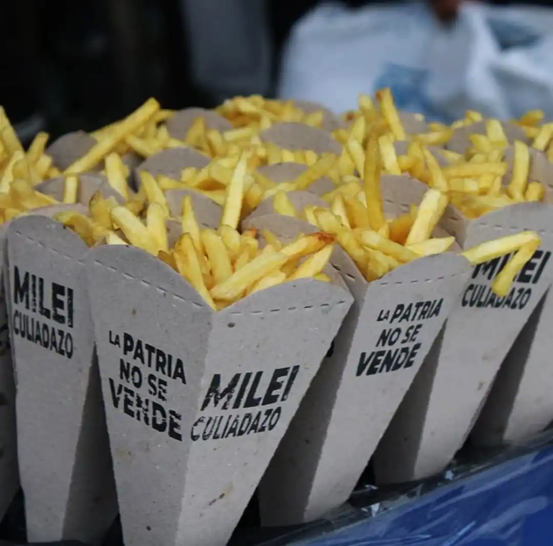 Realizaron un papafritazo en Córdoba en repudio por la visita de Javier Milei
