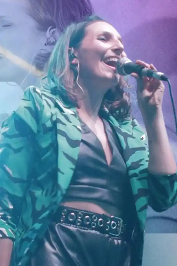 SOFI SALOMÓN. Presencia femenina en el evento.