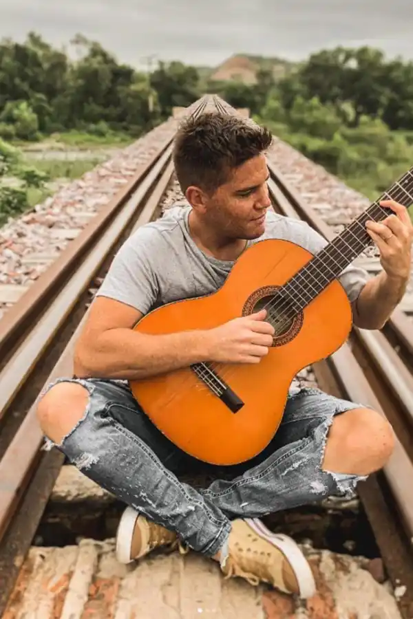 COLO WILDE. Estilo tradicional con una voz joven.