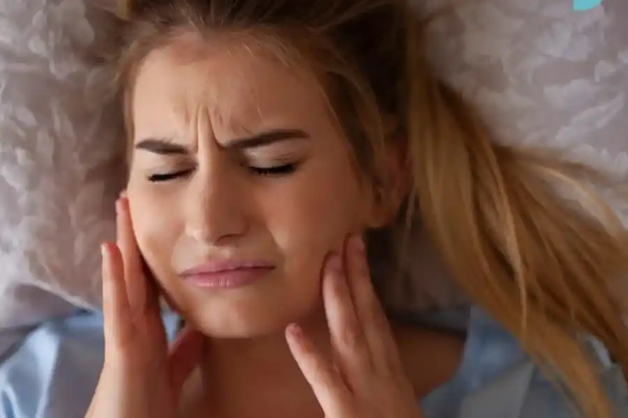 El bruxismo (rechinar los dientes) puede ser la causa de estos sueños 