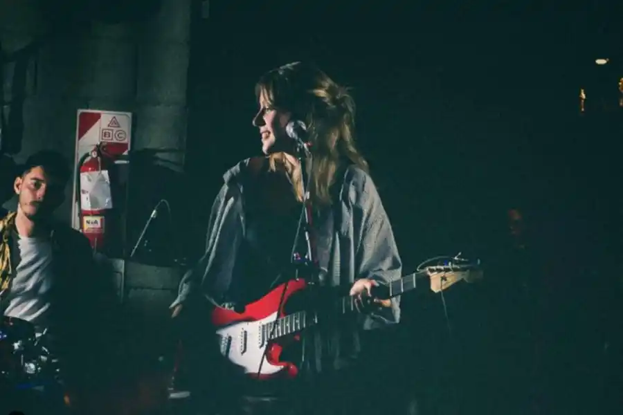 LUANA MULLER. La cantante se presenta en formato solista en el evento.