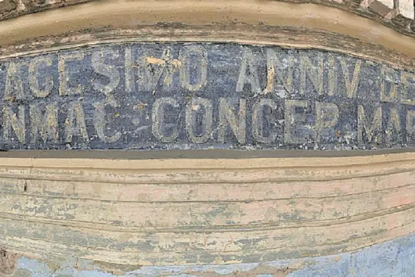 Apareció un mensaje escrito hace 120 años en la fachada de San Francisco