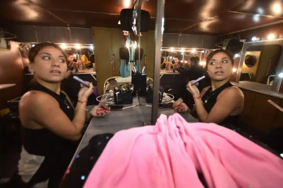 FAMILIA NUMEROSA. Los artistas de un circo logran una relación especial.