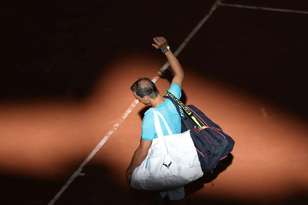 ¿DESPEDIDA? Rafael Nadal perdió en tres sets contra Alexander Zverev y de esta manera, podría haber jugado su último partido en Roland Garros. Foto tomada de X.